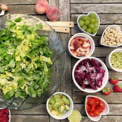 Picture of a bowl of lettuce and bowls of healthy food
